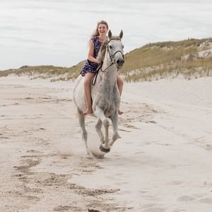 Meet your Posher, Becca